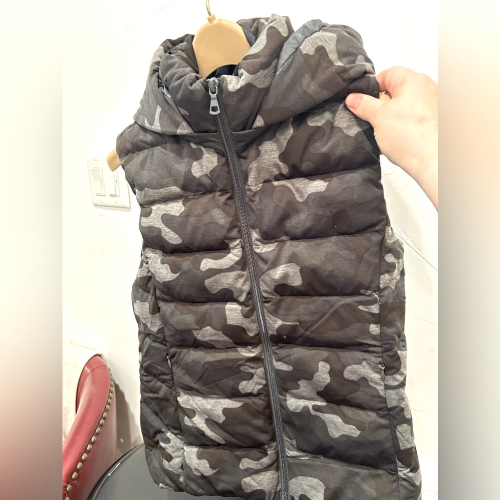 Uniqlo Women’s Medium Camouflage Vest